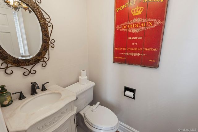 10 Old Route 25A, Northport, NY 11768