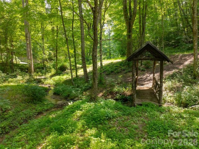 106 Avalon Gap Trail, Waynesville, NC 28785