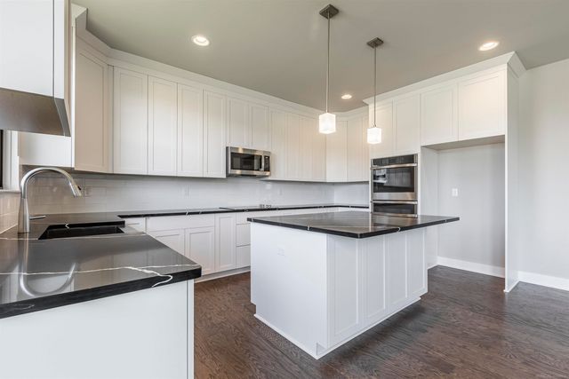 49195 Langford Drive, Macomb Twp, MI 48044