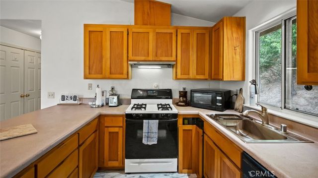 12378 Black Oak Drive, Loch Lomond, CA 95461