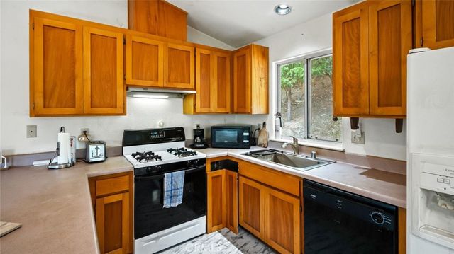 12378 Black Oak Drive, Loch Lomond, CA 95461
