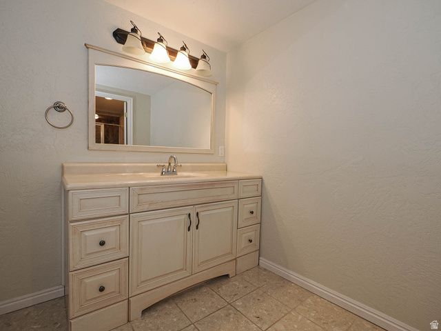 10036 S BIRDIE WAY, South Jordan, UT 84095