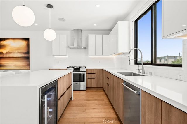 971 N Starlight Court, Los Angeles, CA 90029