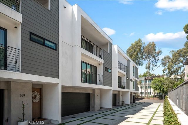 971 N Starlight Court, Los Angeles, CA 90029
