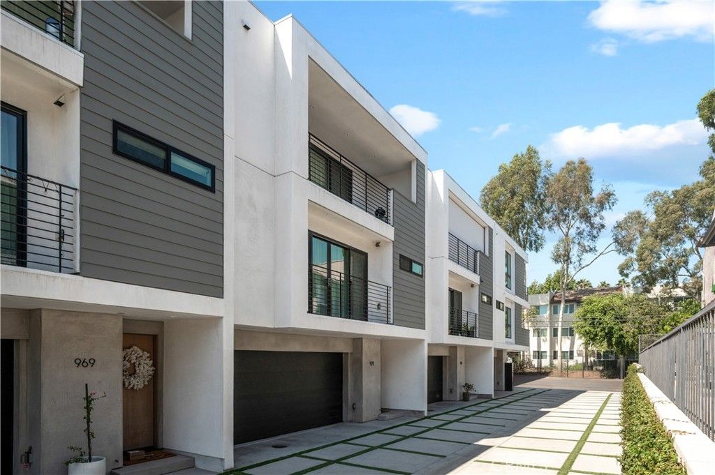 971 N Starlight Court, Los Angeles, CA 90029 — photo 3