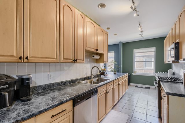 4419 N Whipple Street 3B, Chicago, IL 60625