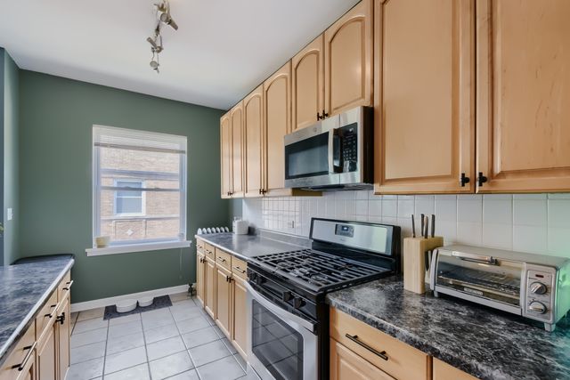 4419 N Whipple Street 3B, Chicago, IL 60625