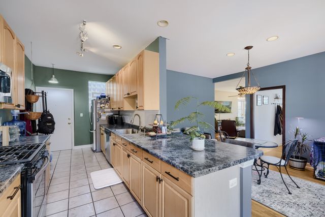 4419 N Whipple Street 3B, Chicago, IL 60625