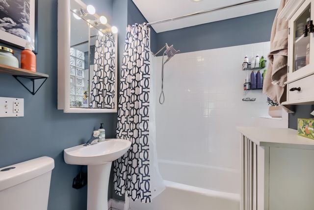 4419 N Whipple Street 3B, Chicago, IL 60625