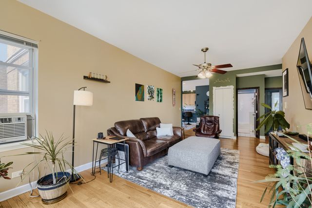 4419 N Whipple Street 3B, Chicago, IL 60625