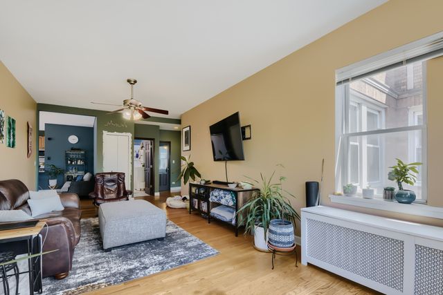 4419 N Whipple Street 3B, Chicago, IL 60625
