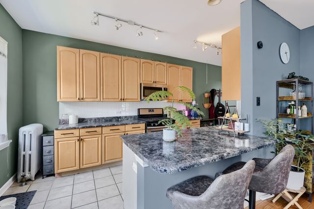 4419 N Whipple Street 3B, Chicago, IL 60625