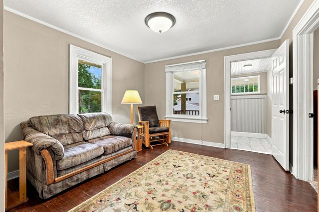 2423 Franklin Avenue, Des Moines, IA 50310