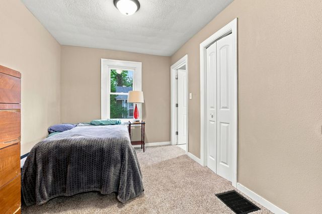 2423 Franklin Avenue, Des Moines, IA 50310