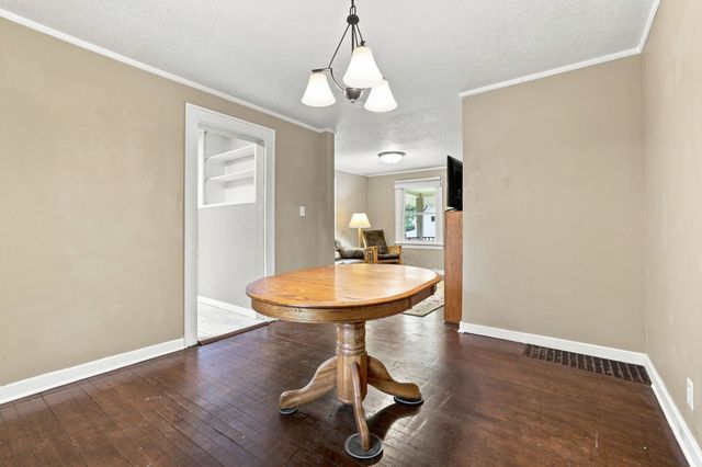 2423 Franklin Avenue, Des Moines, IA 50310