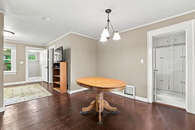 2423 Franklin Avenue, Des Moines, IA 50310