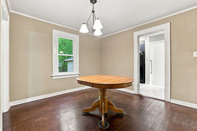 2423 Franklin Avenue, Des Moines, IA 50310