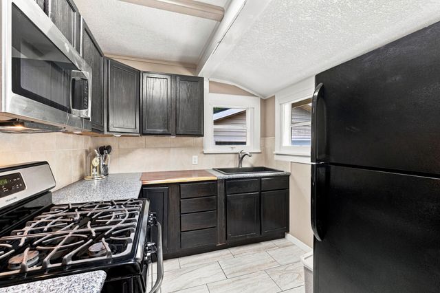 2423 Franklin Avenue, Des Moines, IA 50310