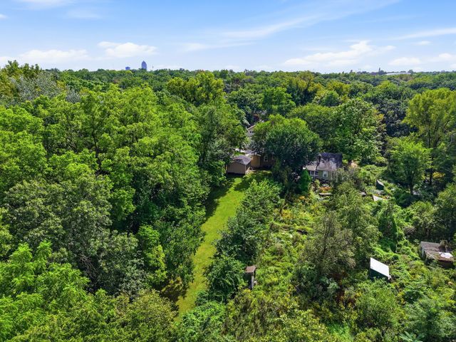2423 Franklin Avenue, Des Moines, IA 50310