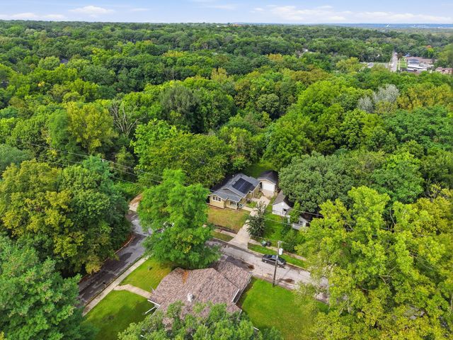 2423 Franklin Avenue, Des Moines, IA 50310