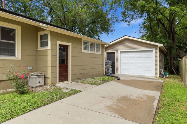 2423 Franklin Avenue, Des Moines, IA 50310