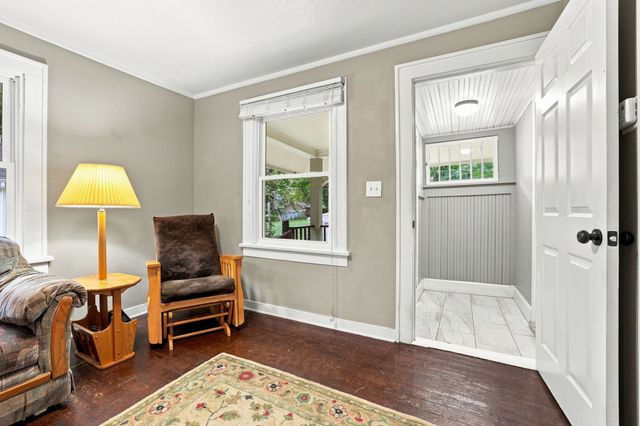 2423 Franklin Avenue, Des Moines, IA 50310