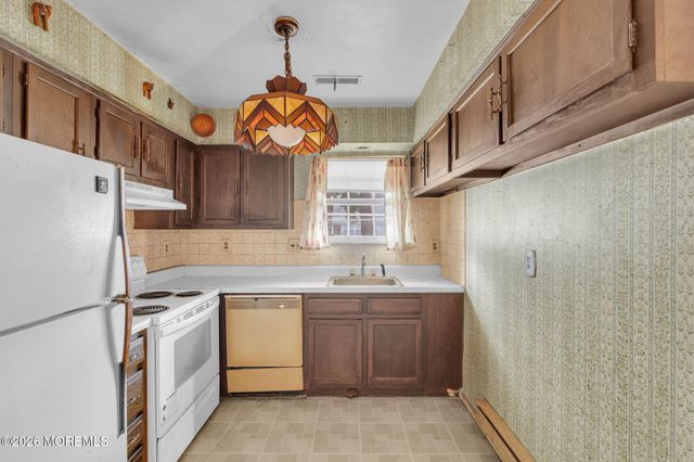 86 Camellia Drive B, Lakewood, NJ 08701
