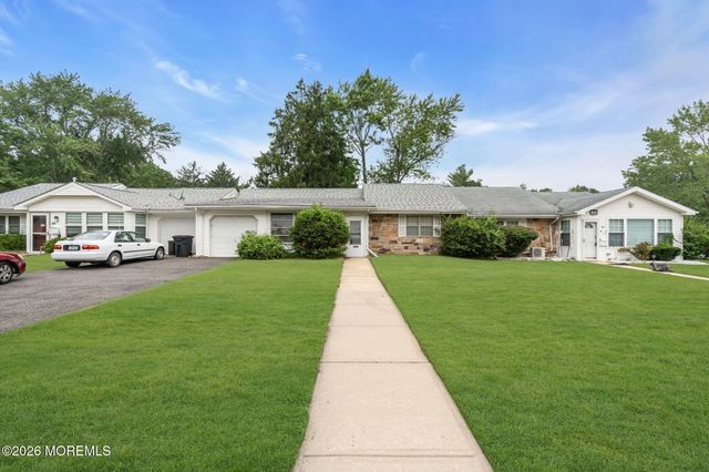 86 Camellia Drive B, Lakewood, NJ 08701