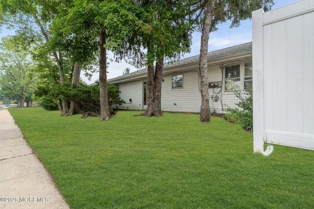 86 Camellia Drive B, Lakewood, NJ 08701