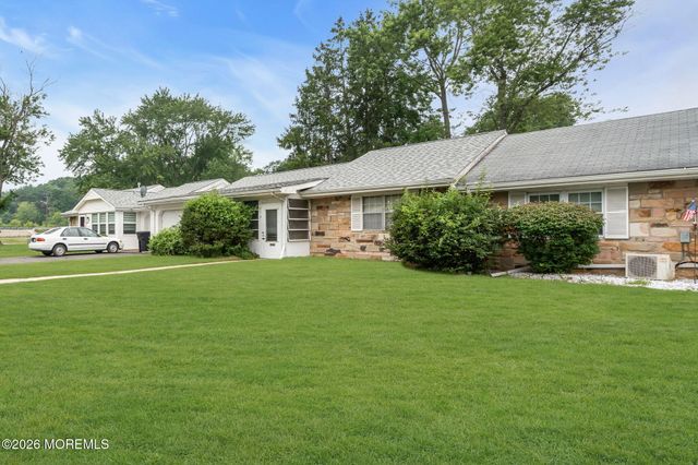 86 Camellia Drive B, Lakewood, NJ 08701