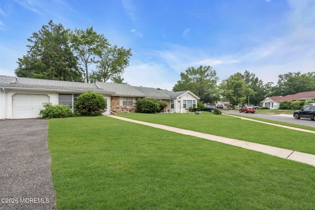 86 Camellia Drive B, Lakewood, NJ 08701