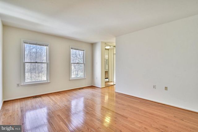 3023 OAKTON MEADOWS CT, Oakton, VA 22124