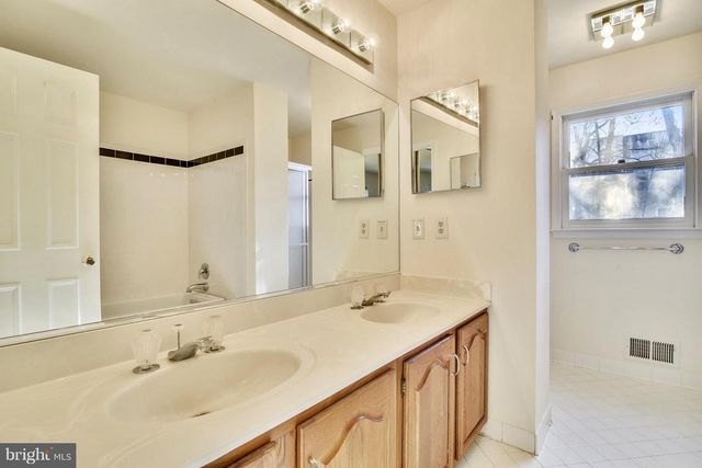 3023 OAKTON MEADOWS CT, Oakton, VA 22124