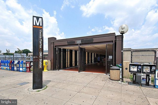 3023 OAKTON MEADOWS CT, Oakton, VA 22124