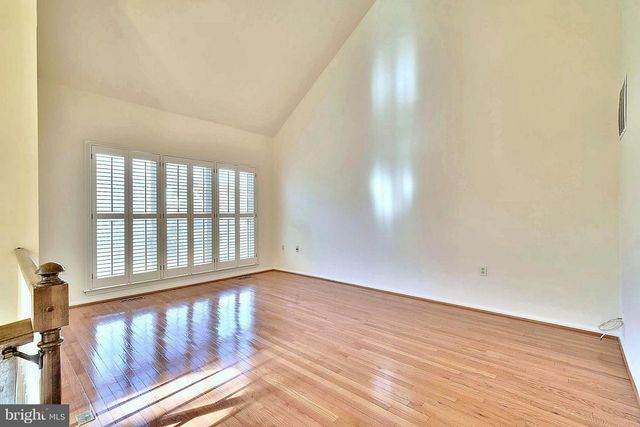 3023 OAKTON MEADOWS CT, Oakton, VA 22124