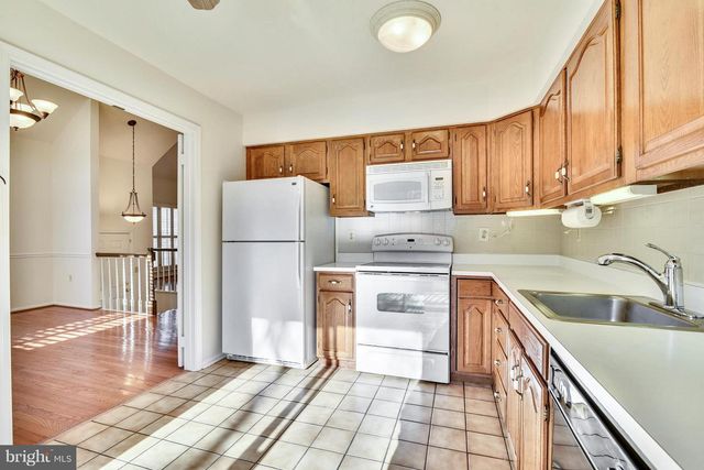 3023 OAKTON MEADOWS CT, Oakton, VA 22124