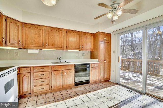 3023 OAKTON MEADOWS CT, Oakton, VA 22124