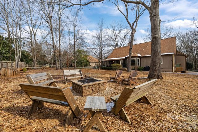 14558 Harbor Estate Road, Charlotte, NC 28278