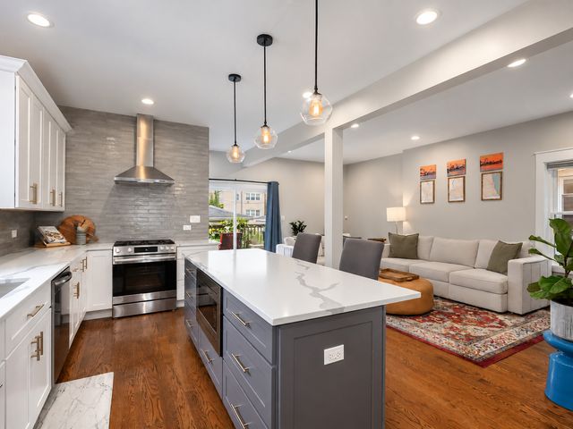 5534 N Linder Avenue, Chicago, IL 60630