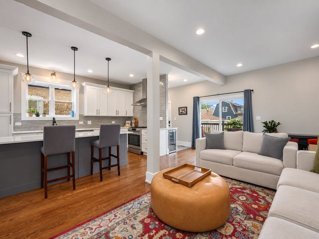 5534 N Linder Avenue, Chicago, IL 60630