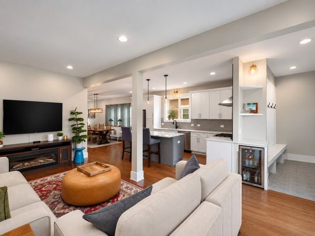 5534 N Linder Avenue, Chicago, IL 60630