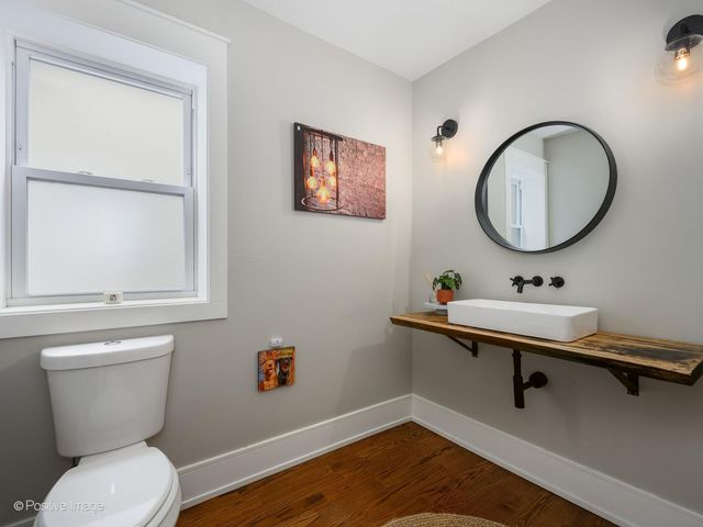 5534 N Linder Avenue, Chicago, IL 60630