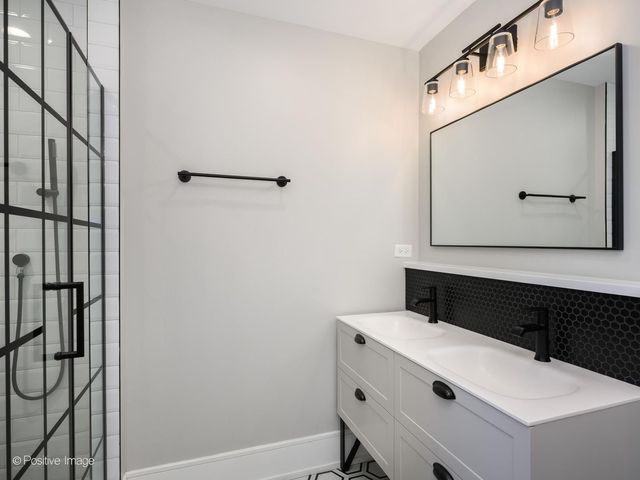 5534 N Linder Avenue, Chicago, IL 60630