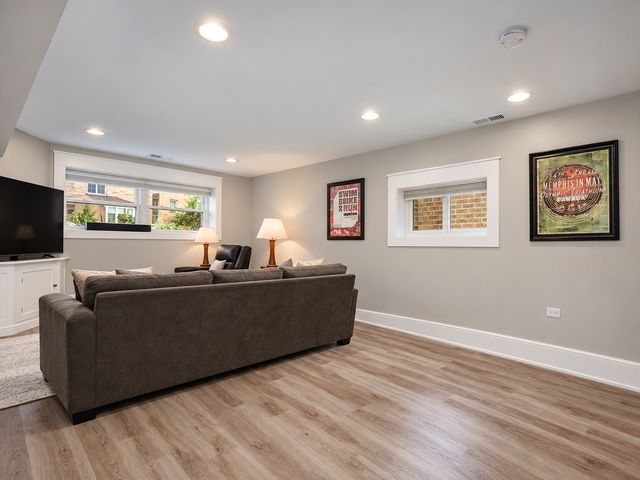 5534 N Linder Avenue, Chicago, IL 60630