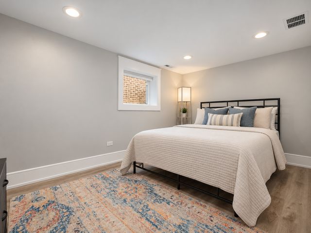 5534 N Linder Avenue, Chicago, IL 60630