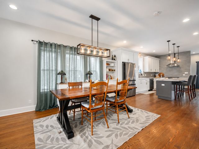 5534 N Linder Avenue, Chicago, IL 60630