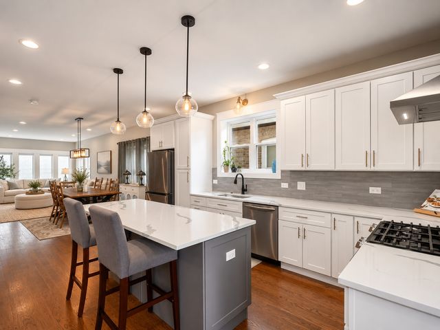 5534 N Linder Avenue, Chicago, IL 60630