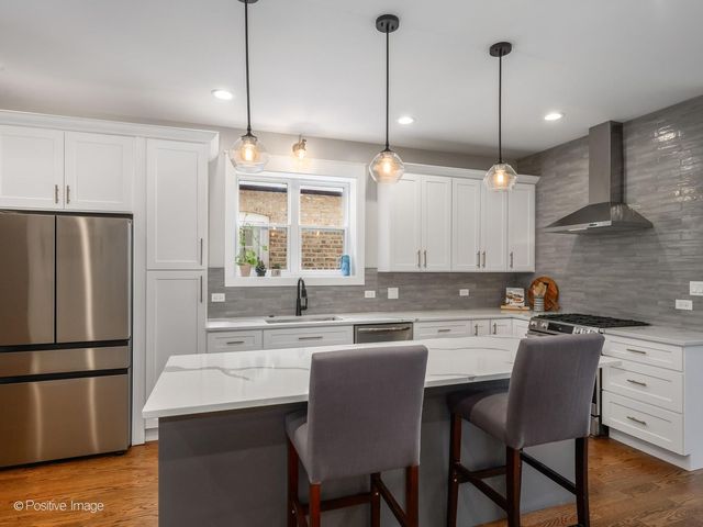 5534 N Linder Avenue, Chicago, IL 60630