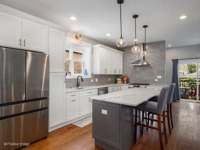 5534 N Linder Avenue, Chicago, IL 60630
