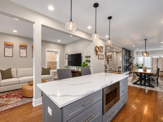 5534 N Linder Avenue, Chicago, IL 60630